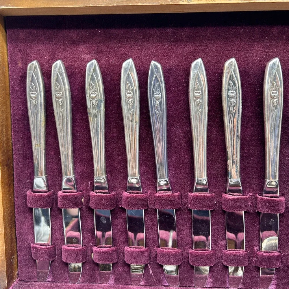 Silver Tulip by International Silver Silver Plate Flatware 56 Piece Set